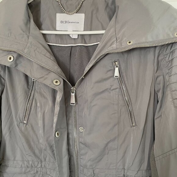 BCBGeneration Women’s Rain Jacket with Hidden Hood & Waist Tie | Size Small - Picture 3 of 5